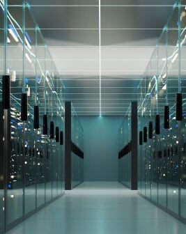 Interior de un pasillo de un centro de datos. 